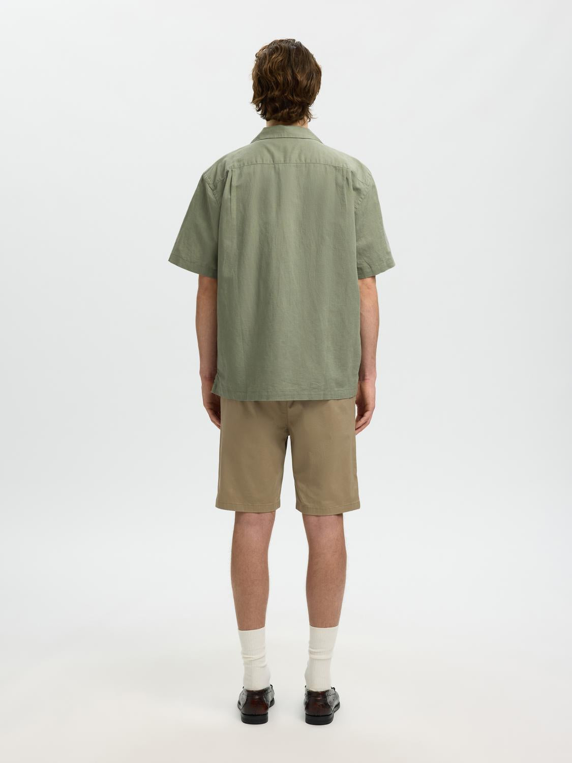 model_shot-back